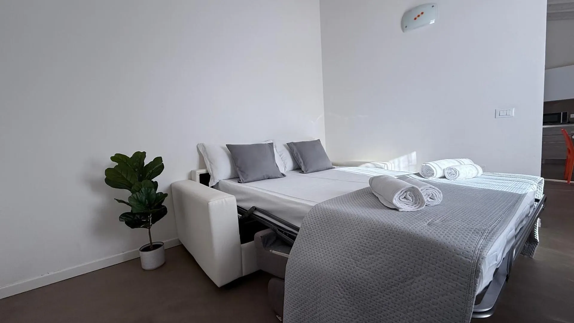 Gomes Comfort House Valeggio sul Mincio 0*,  Italy
