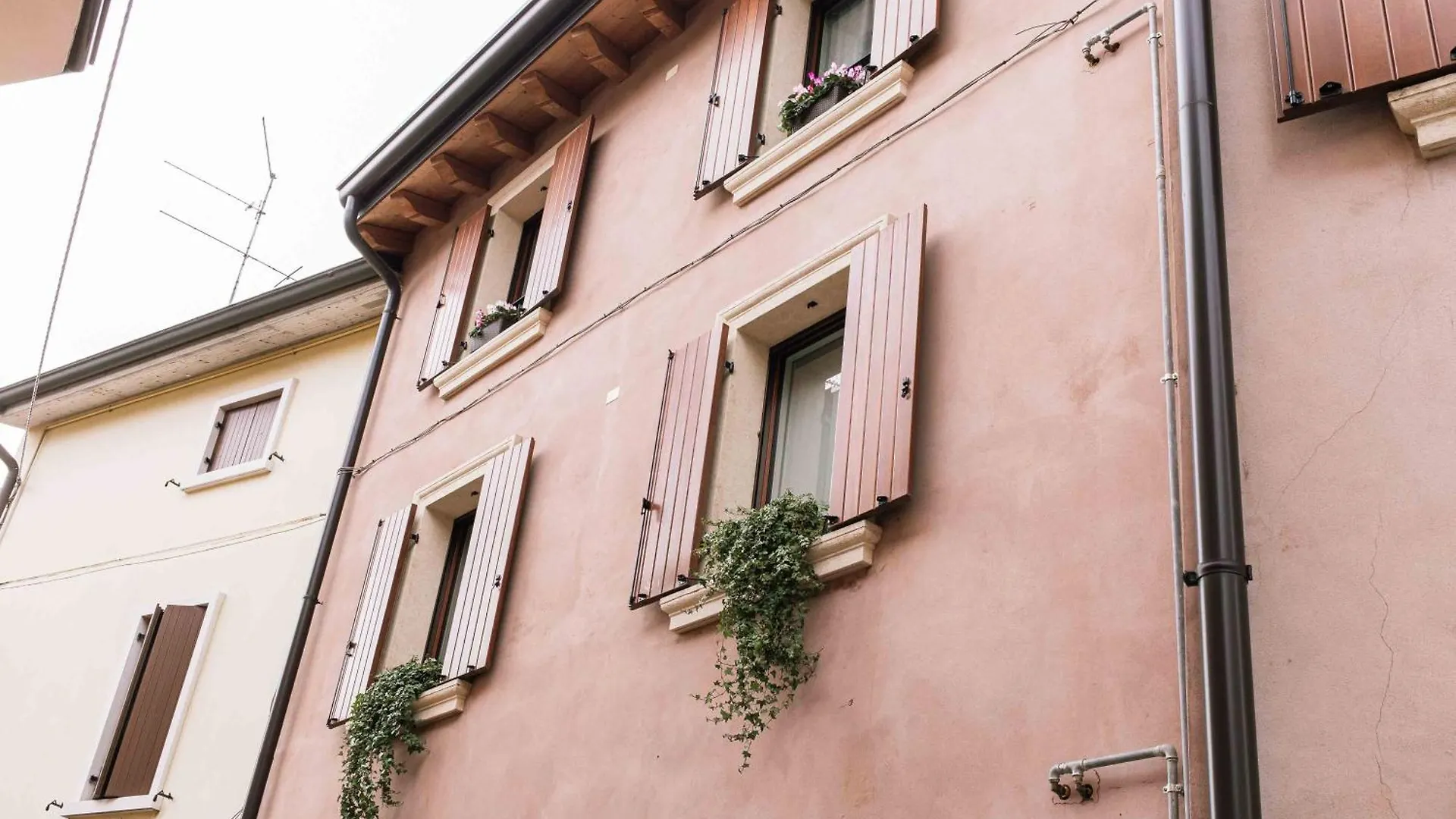 Gomes Comfort House Valeggio sul Mincio 0*,