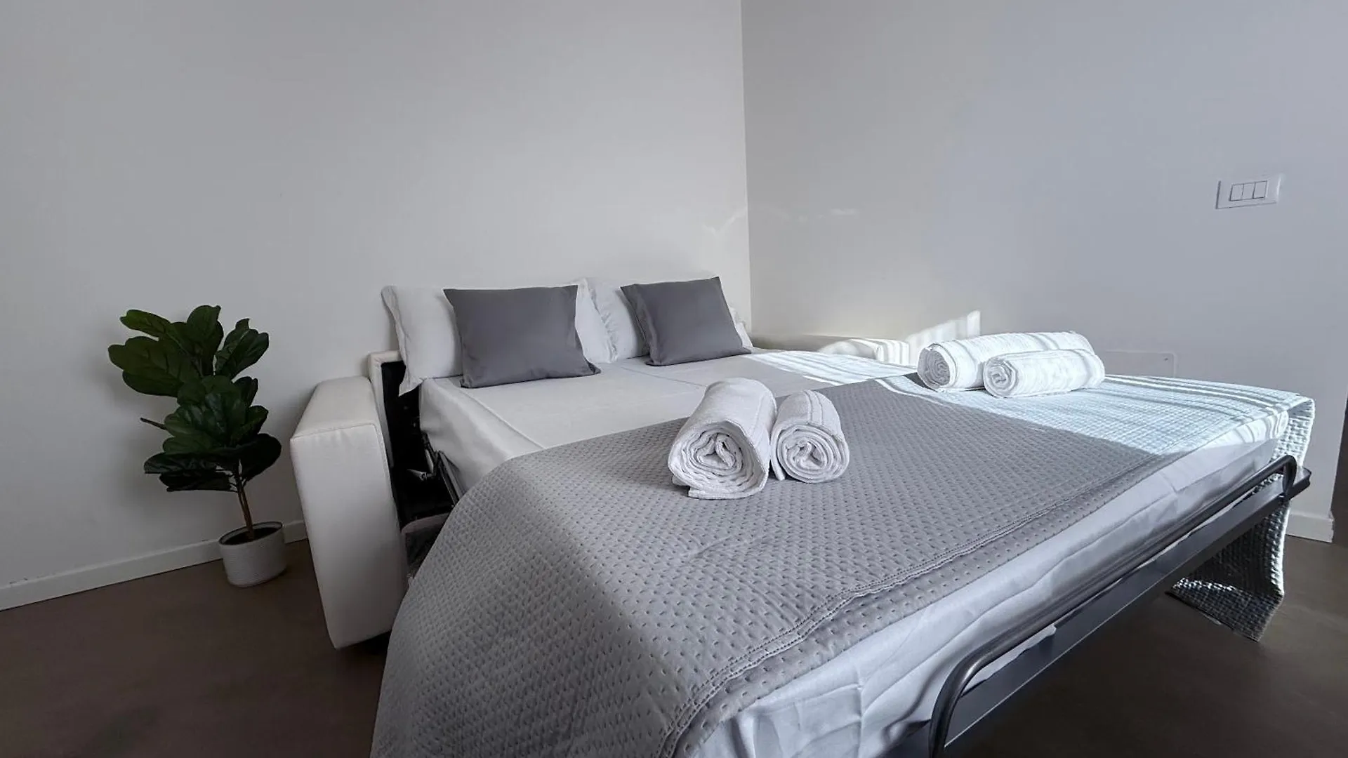 Gomes Comfort House Valeggio sul Mincio 0*,  Italia